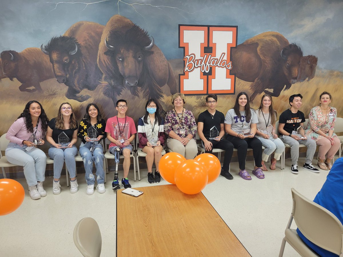 Coach_JWTucker's tweet photo. Congrats to these students on being awarded the #BuffaloStandard Award for the 2021-22 School Year. https://t.co/JS80coaeSD