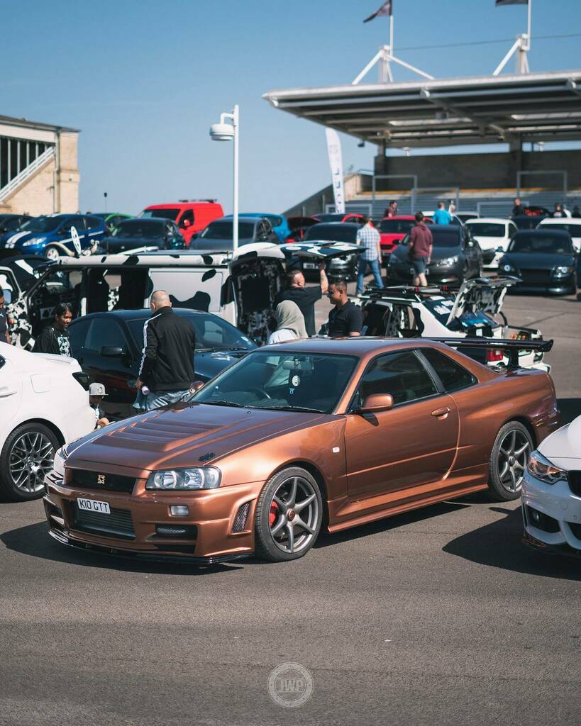 JackWarnerPhoto's tweet photo. Loved this R34 GTT from 4k Autoshow on Sunday 👏 wish I could have got some better photos of it but she was pretty boxed in so I didn’t have much to work with 😩 reposted cos I just discovered the collaboration feature and found a couple more photos 😂🚗… https://t.co/zmNRg9IbJa https://t.co/g41BM2vKYv