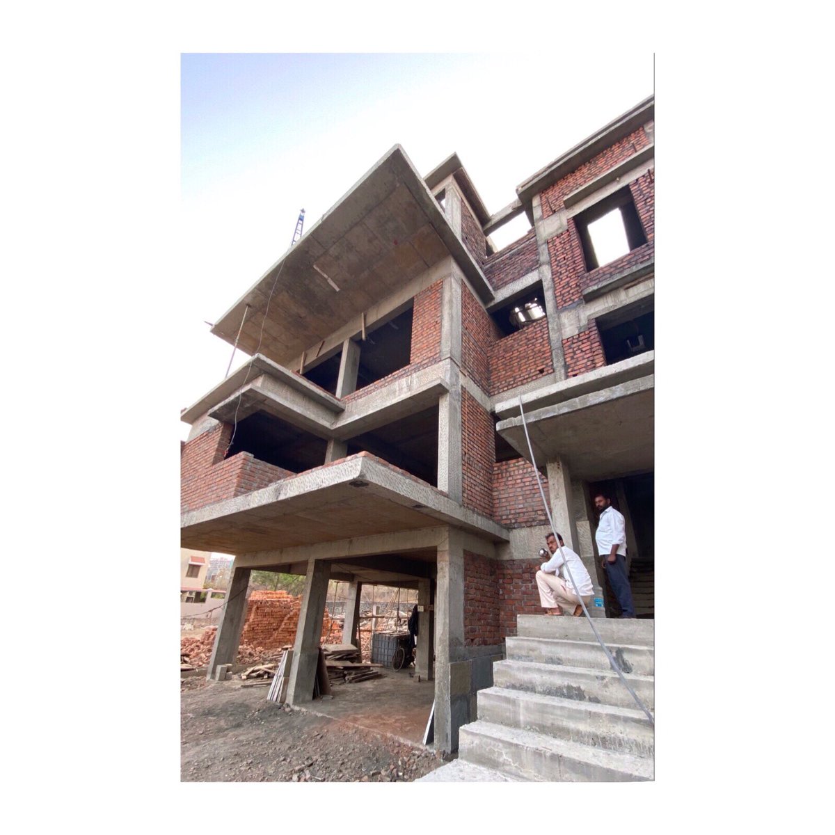 CreativeVentur4's tweet photo. “Bungalow Project” always creates an interesting challenge for us. Maintaining the discipline of straight line geometry, we have tried to introduce more of “Cantilever Slabs” which challenges the gravity.
#architecture #construction #architecturedesign #projectmanagement #onsite https://t.co/mmT0UCnpmK