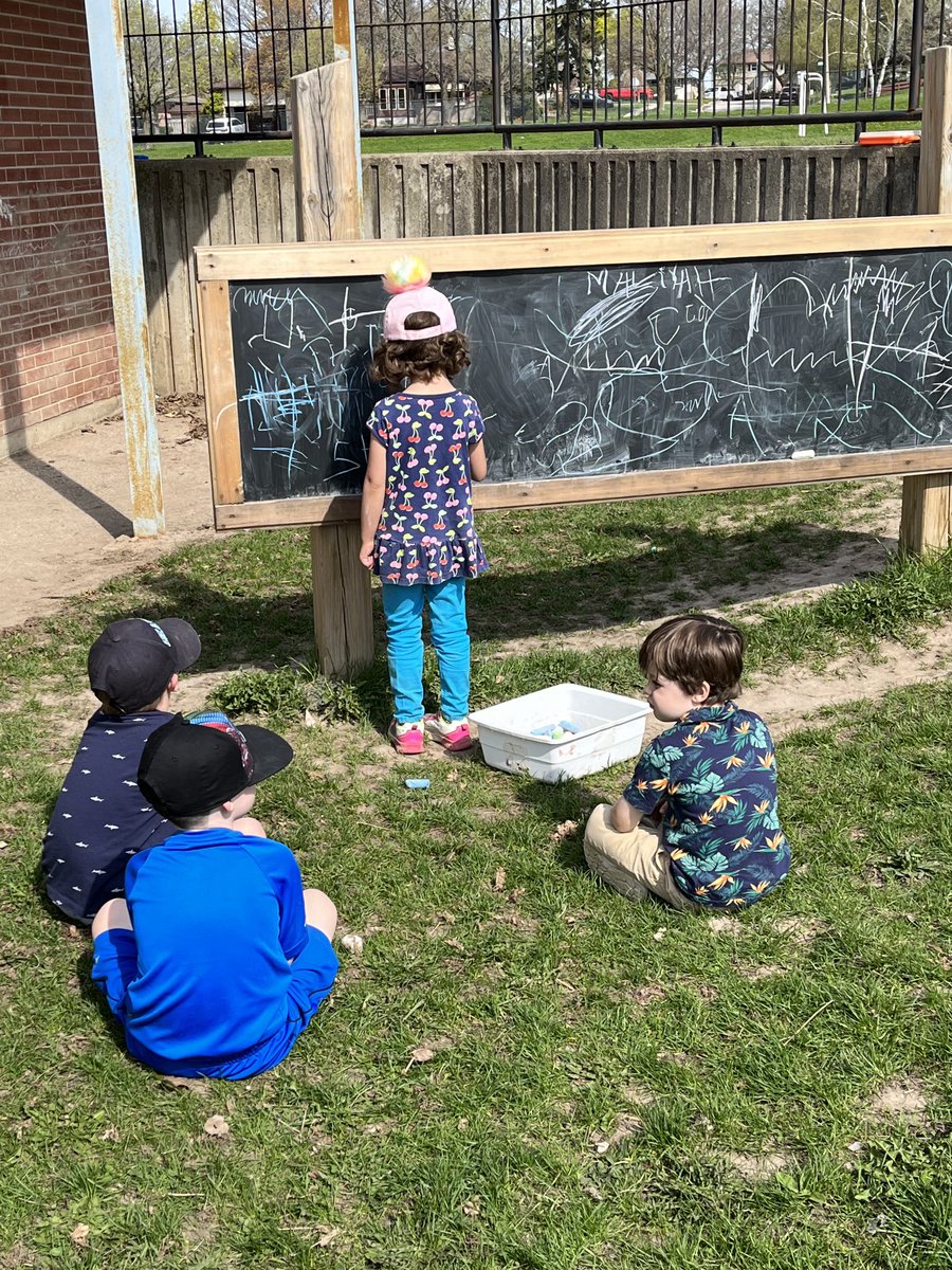 KimPosluns's tweet photo. Friends learning from friends����⁦@MapleGrovePS⁩ ⁦@SCDSBey⁩ ⁦@mrsvanD_Posluns⁩ https://t.co/RIZmyMwW0W