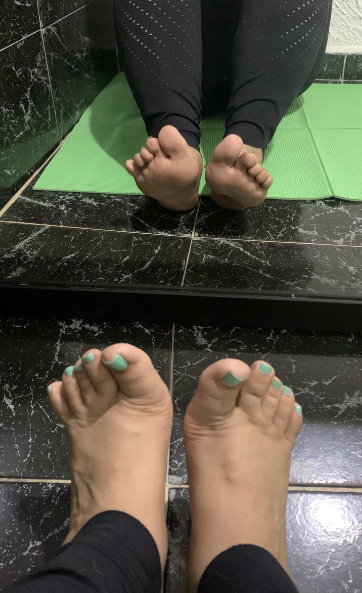 TwinkleToes7_7's tweet photo. Hello my cuties!!😘 #Feet #FOOTFETİSH #feetworshi̇p #toes #feetpics #cute #custompics #picoftheday #Sales #HumpDayVibes 
https://t.co/5zStKigk69 https://t.co/7GhQagT6wY