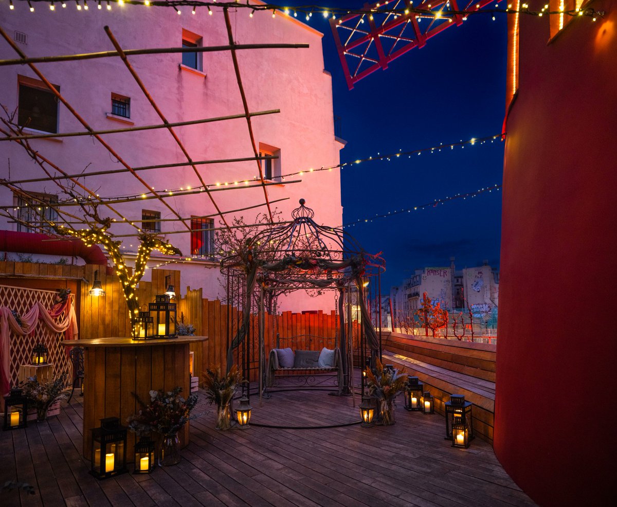 OhHappyWords's tweet photo. It might be a dream come true for many thanks to @Airbnb - for 3 days only in June, the redecorated windmill atop Paris’ famous #MoulinRouge is available for rent for just $1. Booking opens May 17!
https://t.co/7TAiDJEtwN
Another good #PRstunt https://t.co/Cghk41jQCJ
