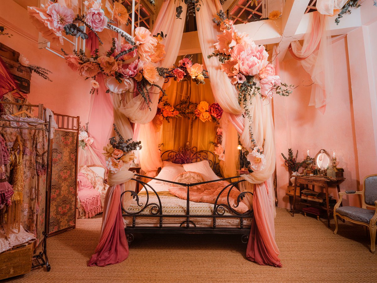 OhHappyWords's tweet photo. It might be a dream come true for many thanks to @Airbnb - for 3 days only in June, the redecorated windmill atop Paris’ famous #MoulinRouge is available for rent for just $1. Booking opens May 17!
https://t.co/7TAiDJEtwN
Another good #PRstunt https://t.co/Cghk41jQCJ