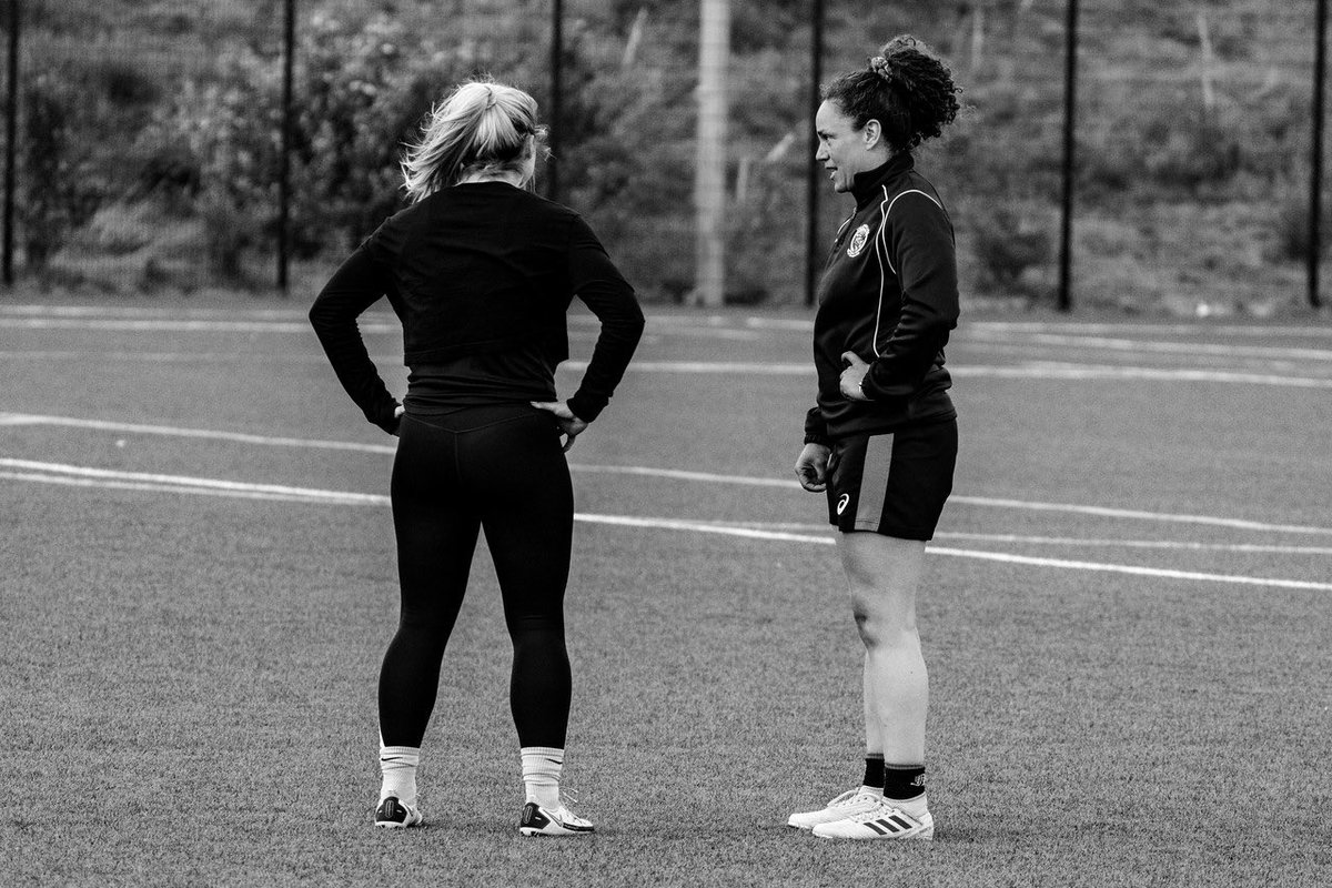 𝙏𝙝𝙚 𝙘𝙖𝙡𝙢 𝙗𝙚𝙛𝙤𝙧𝙚 𝙩𝙝𝙚 𝙨𝙩𝙤𝙧𝙢

We’re talking tactics and fine tuning our set piece ahead of our clash with the <a href="/ArmyRugbyLeague/">Army Rugby League</a> next weekend.

📸 <a href="/deano_photos/">Dean Livingstone Photography</a> 

#WRL #WomensRugby #RugbyLeague #SuperLeagueSouth #Training #FineTuning #Fundamentals #TicTacs