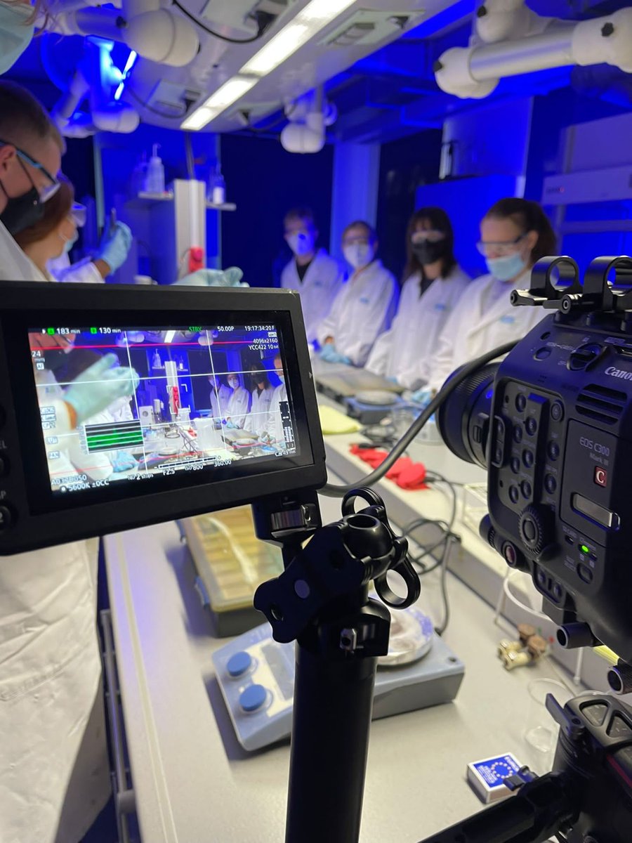 campusbuch's tweet photo. #Watch now: A Place of Infinite Facets. Our new #image #film has just been released. Start with us from 2023 in the #BerlinBioCube – our #biotech and #medtech start-up center. We would like to thank all people who participated in the making of this film. https://t.co/dCxmQfYP4F https://t.co/IltVfRy28F