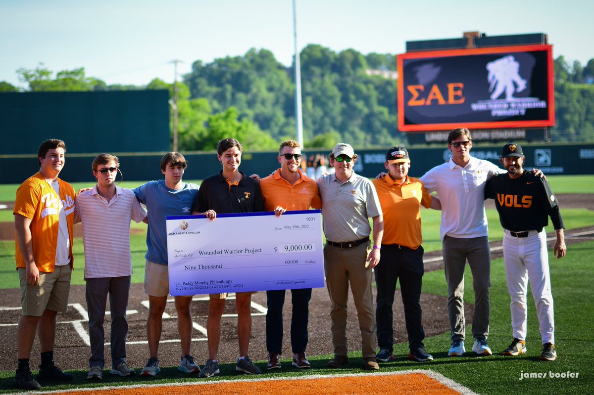 YankeefaninTenn's tweet photo. $9,000.00 donation to the Wounded Warrior Project! Pretty cool! #Tennessee #Vols #USA #Military #UT https://t.co/RoBdFEN3xl