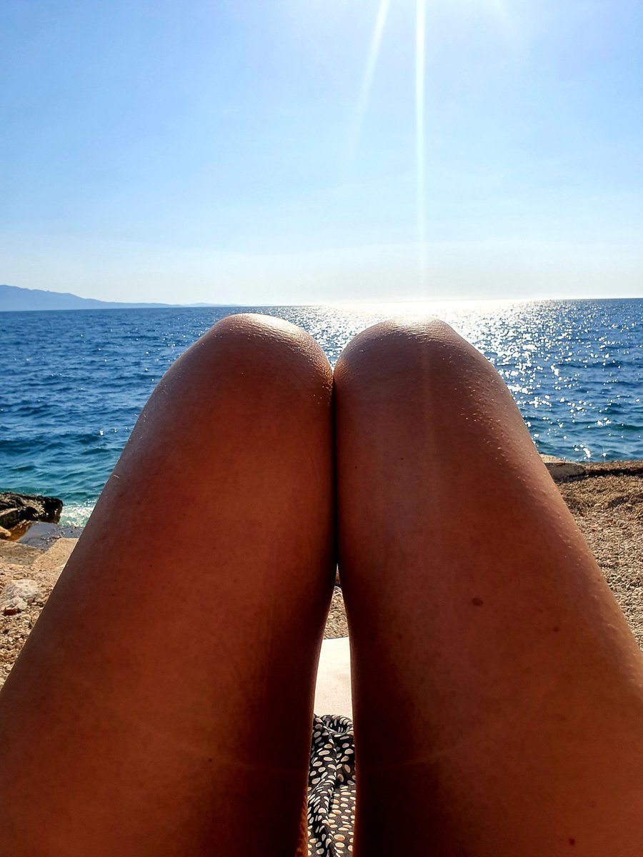 _100Countries's tweet photo. Hot dogs or legs? 😂
#Hotdogsorlegs https://t.co/eYJUpHkbDO