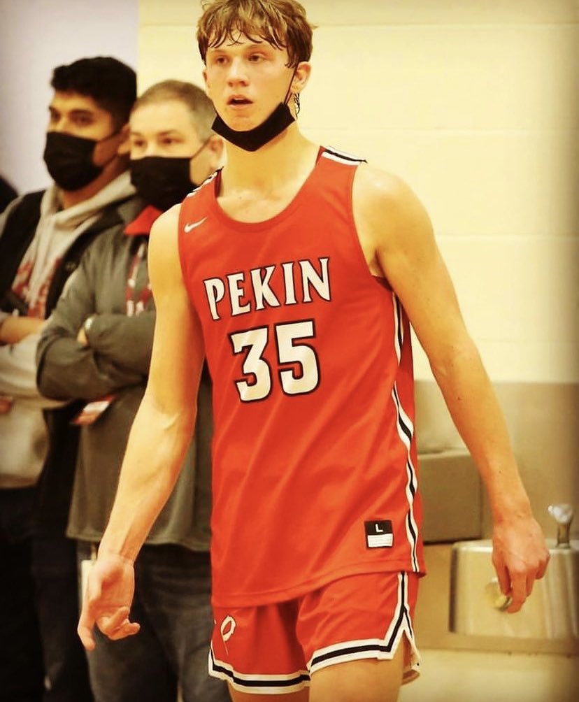 SEEcamps309's tweet photo. CAMP COACH ANNOUNCEMENT: Matthew Juergens 🤝

🔘From Pekin, IL
🔘Plays at @PCHSDragons 
🔘16U AAU w/ @MidProAcademy 
🔘All-Tourney @holidaytourney 

@SEEcamps309 @MattJuergens11 https://t.co/lHLXIUtbck