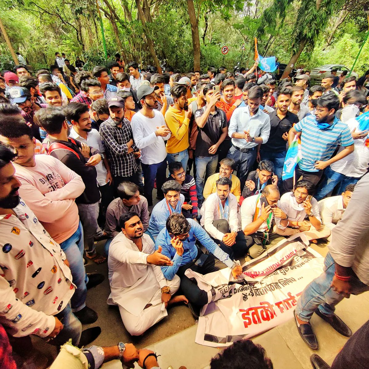 Skk_INC's tweet photo. NSUI Mumbai protest at Mumbai University Campus(MU) demand MU to adhere with Government of Maharashtra's order of Conducting Summer Semester Examination in the month of June for Professional Courses and cancel all the exams which are starting in the current month (May).#skk https://t.co/08RnzpKFLu
