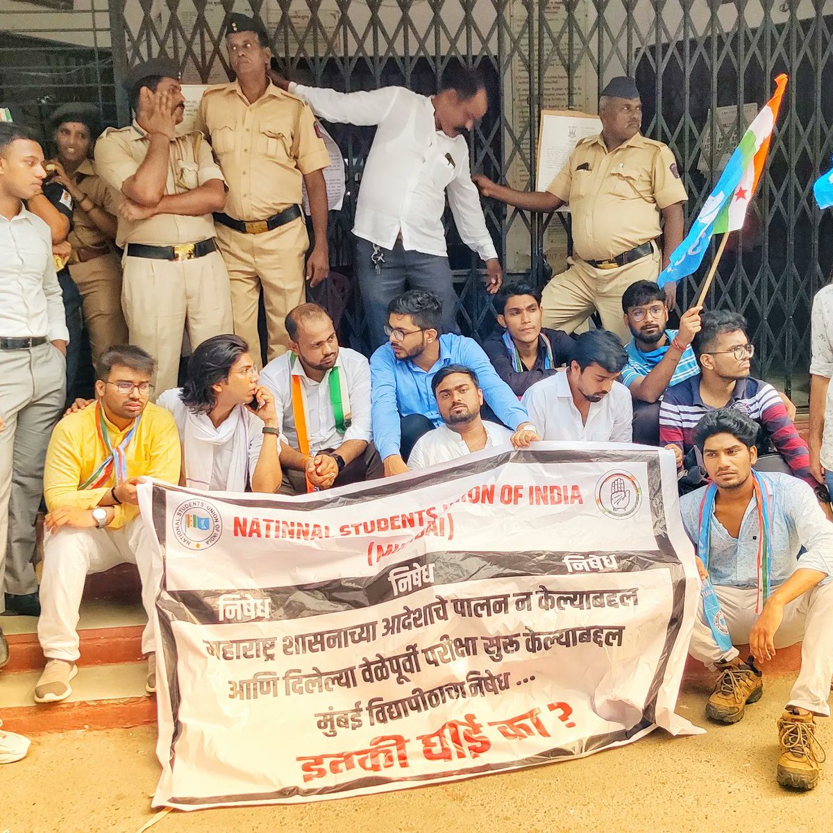 Skk_INC's tweet photo. NSUI Mumbai protest at Mumbai University Campus(MU) demand MU to adhere with Government of Maharashtra's order of Conducting Summer Semester Examination in the month of June for Professional Courses and cancel all the exams which are starting in the current month (May).#skk https://t.co/08RnzpKFLu