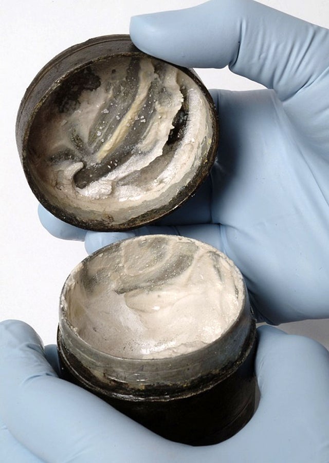 historydefined's tweet photo. 2000 year-old Roman face cream/lotion. Dating back to II AD. Object was found in the temple complex dedicated to Mars. It's world's oldest cosmetic face cream and it has finger marks in the lid. https://t.co/PxjP1vl3yF