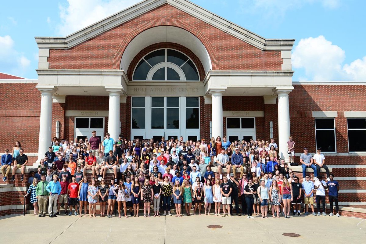 MonmouthCollege's tweet photo. Before we say goodbye to them on Sunday, a trip down Scots memory with members of the Class of 2022, when they matriculated. ❤️🏛❤️🎓 #RollScots #ItsGreatToBeAScot #Scots22 Link to more than 542 pictures from Welcome Weekend &amp; Opening Week 2018: https://t.co/2oMpIYCWpu https://t.co/NKgN4gMj4W