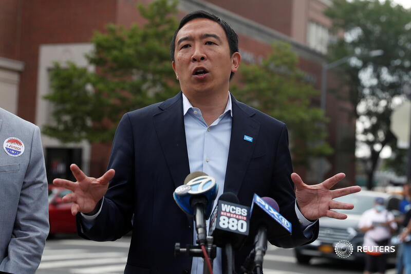 ReutersLegal's tweet photo. Graduates of Columbia Law School on May 16 will hear from Andrew Yang, who got his Juris Doctor from the Manhattan school in 1999 and ran unsuccessfully for the Democratic nomination in the 2020 presidential election 2/6 https://t.co/xyTMe9LHaZ