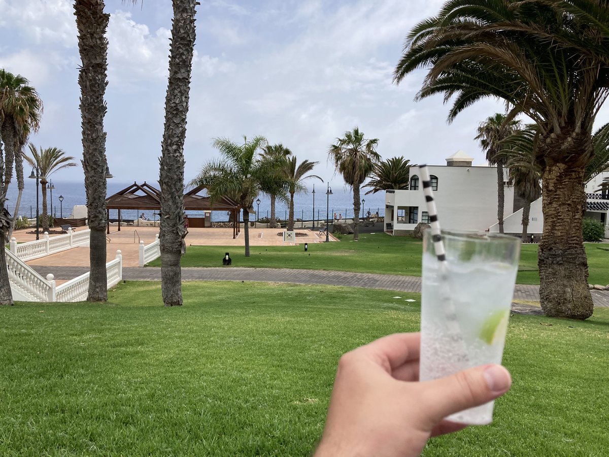 S_OUTHPAW's tweet photo. @H10RubiconPal loving the ☀️☀️☀️☀️ https://t.co/SCerUTt3hg