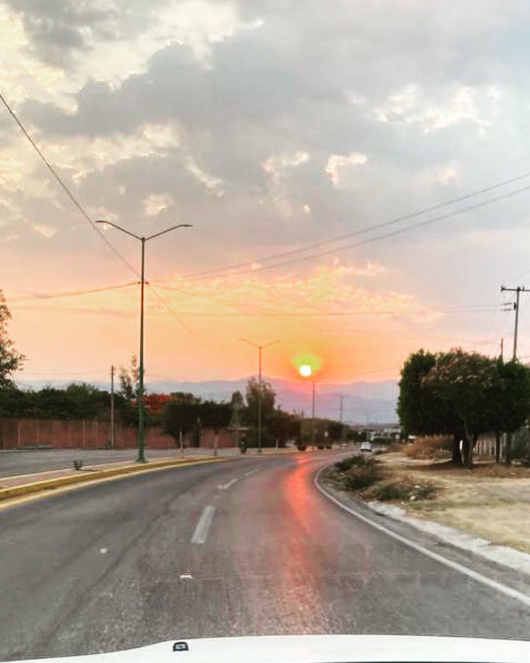 ErickLeonvelez's tweet photo. #ClimaAlAire @mendezraq atardecer dese el municipio de Miacatlán Morelos https://t.co/nYHjnTHNZc