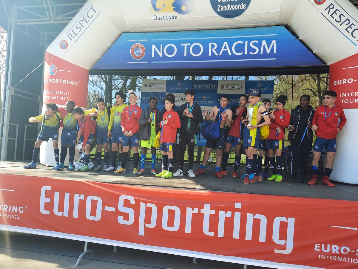 Les U14 étaient en tournoi à Ostende en Belgique 🇧🇪 mi avril. Ils ont terminé à la 4ème place du Tournoi U15. Une belle performance et de très bons moments de convivialité👏
📸facebook.com/FCMA94/posts/5…