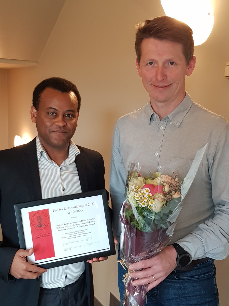 Bergen Centre for Ethics and Priority Setting (@bcepshealth) on Twitter photo 🤩Today's proud representatives <a href="/ADHailu/">Alemayehu Hailu</a> & <a href="/KA_Johansson/">Kjell Arne Johansson</a> of the all BCEPS team of authors of <a href="/NatureMedicine/">Nature Medicine</a> article "Toward universal health coverage in the post-COVID-19 era" nature.com/articles/s4159… ... winner of <a href="/IGS_UiB/">Institutt for global helse og samfunnsmedisin</a> 2021 Publication Prize🏆
@medofak_uib <a href="/SDGbergen/">UiB Ocean / SDG Bergen</a> <a href="/UiB/">Universitetet i Bergen</a> 🤩Today's proud representatives <a href="/ADHailu/">Alemayehu Hailu</a> & <a href="/KA_Johansson/">Kjell Arne Johansson</a> of the all BCEPS team of authors of <a href="/NatureMedicine/">Nature Medicine</a> article "Toward universal health coverage in the post-COVID-19 era" nature.com/articles/s4159… ... winner of <a href="/IGS_UiB/">Institutt for global helse og samfunnsmedisin</a> 2021 Publication Prize🏆
@medofak_uib <a href="/SDGbergen/">UiB Ocean / SDG Bergen</a> <a href="/UiB/">Universitetet i Bergen</a>