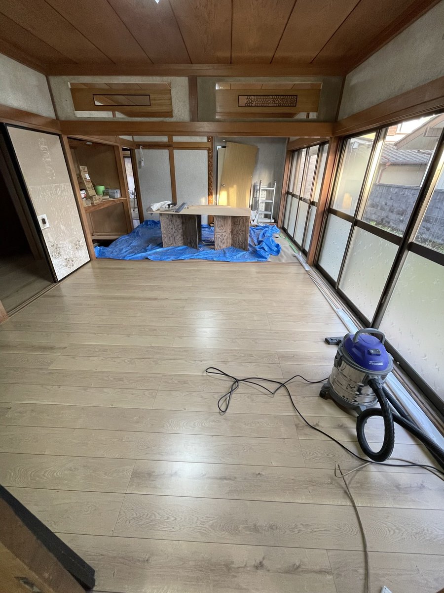 CIA46495's tweet photo. ✅22日目（2号物件）
❣️壁紙持込（リスタ一択です。処分でのり付25m¥5324送料込）
・AMは北茨城市迄物件内覧へ。
・前日ワクチン💉3回目の副反応で、熱とダルさでダウン。物件で仮��して帰宅。
・大工さん床作成完了。
#コロナワクチン3回目接種 https://t.co/XzbYKuWNk4