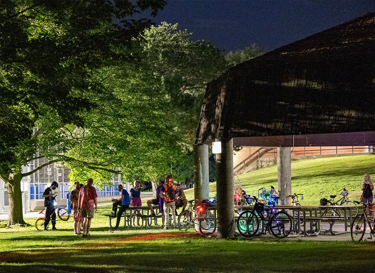 TorontoCruisers's tweet photo. Weather is looking great for tonight! Grab your bike, a friend & your good vibes & let's get ready to roll! 8pm meetup at Bloor & Huron (between Spadina & St. George)!
#bikelife #cycleTO #bikeON #bikeride #vibes #adventureTO #bikeparty https://t.co/sHV2Bbkjxh