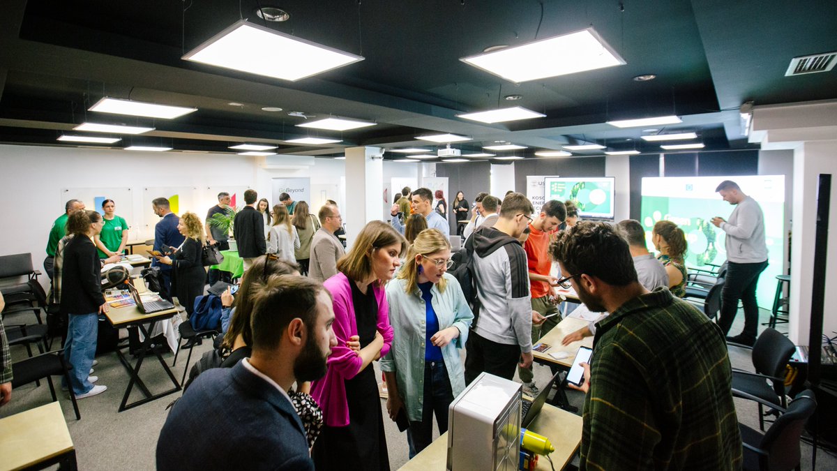 UNDP_Kosovo's tweet photo. From upcycled fashion👗, to protein substitutes for meat🪱, to smart agriculture🌾, recycled glass &amp; 3d printers — start-ups &amp; SMEs at the Green Fair today presented their transformative approaches that promote economic growth, employment &amp; development without degrading our 🌎. https://t.co/UNsrhIX0zg