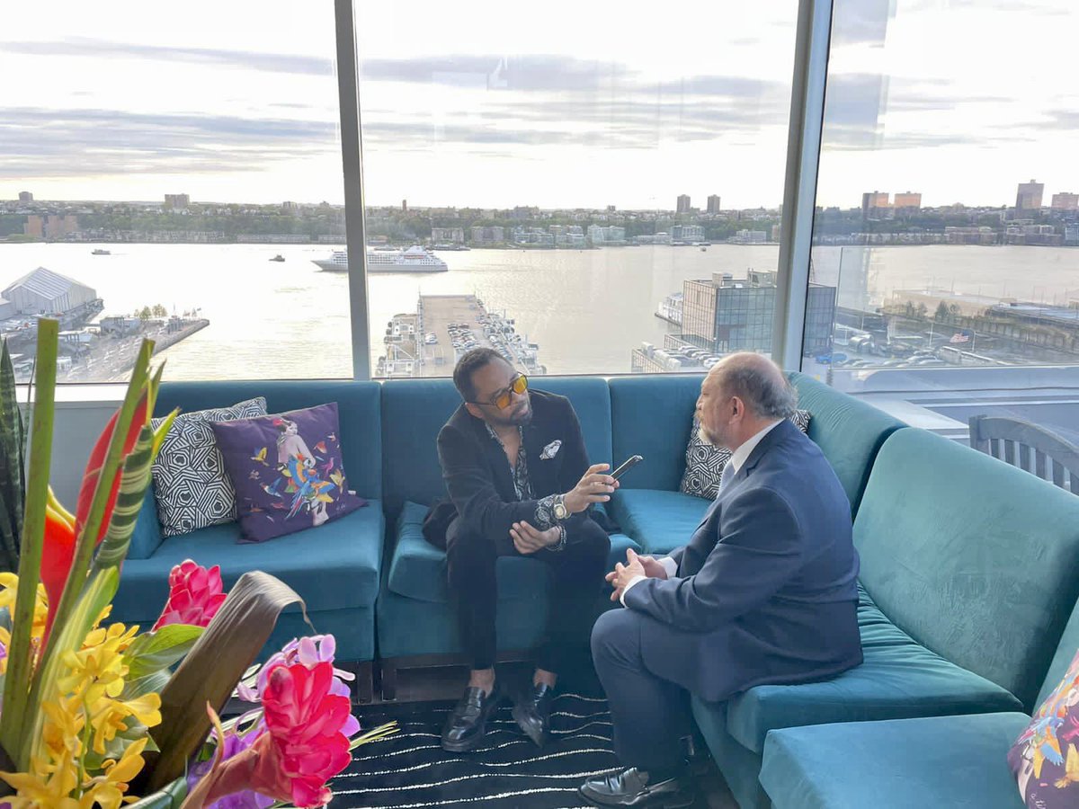 DarioFlota's tweet photo. En el marco del Roadshow en Estados Unidos, atendí entrevistas con medios de comunicación en la ciudad de #NuevaYork, para fortalecer la promoción turística de los destinos del #CaribeMexicano. https://t.co/5odxHNci99