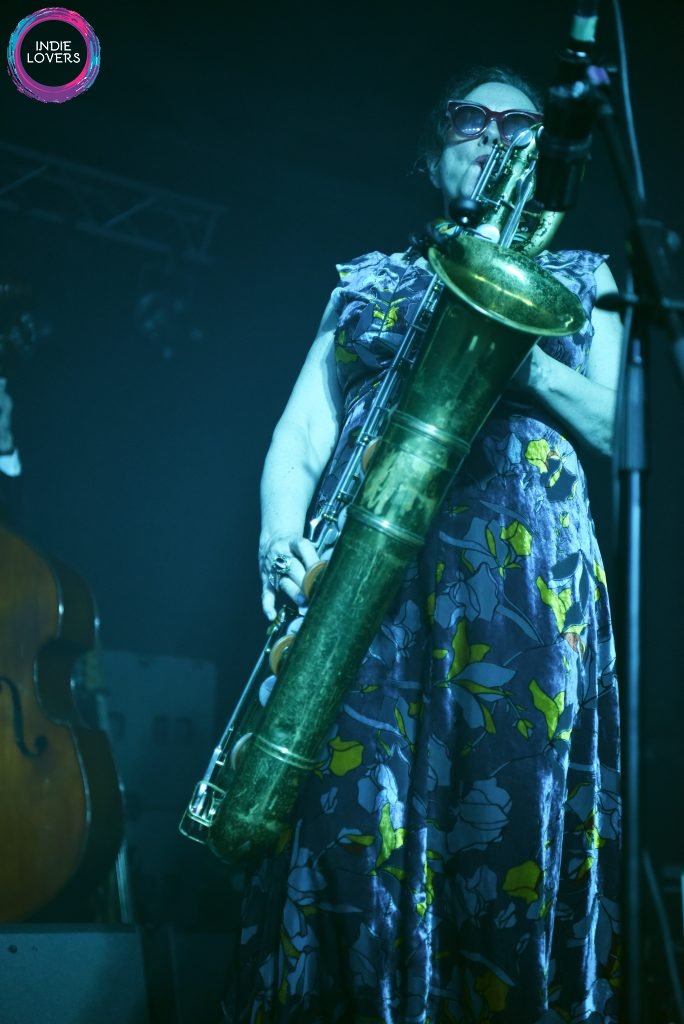 indieloversm's tweet photo. .@nickwaterhouse fue de menos a más anoche en @RazzmatazzClubs 2, en un show tristemente marcado por el escaso respeto de buena parte del público. Antes, #IanKay nos regaló un fantástico set. Crónica, fotogalería y setlists completos, ya en la web! https://t.co/QTlbcfHsdo https://t.co/t7OBbNQlhf