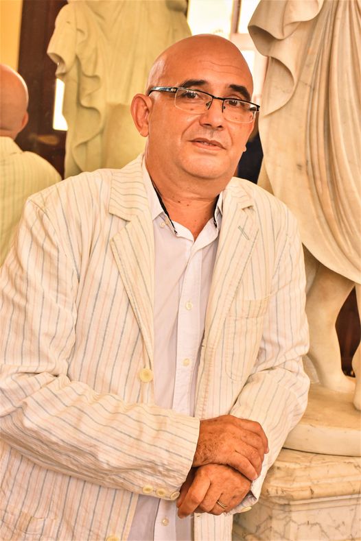 Las Últimas vacas van a morir, novela de Ulises Rodríguez Febles,  se presentará el 14 de mayo a las 2: 00 p.m. en la Casa de la Uneac. Lindo sábado en la Feria del Libro de #Matanzas. <a href="/Cult_matancera/">cultura matancera</a> <a href="/ArtEscenicasCub/">Consejo Nacional de las Artes Escénicas Cuba</a> <a href="/NacionalLas/">Consejo Nacional de las Artes Escénicas Cuba</a> <a href="/CubaEsCultura/">MinCult - Cuba</a> <a href="/PeriodicoGiron/">Periódico Girón</a>