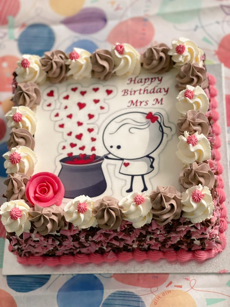 thabanimnyama's tweet photo. First things first, CAAAKKKEEESSSSSS 😍🥰❤ Happy Birthday and Congratulations my love, I'm blessed to be part of every second of your life. Imma enjoy divine cake thanks to @Sweet_Freaks 😍 She always comes through with the best cakes and love it ❤🥰 https://t.co/QH40p5Vv2R