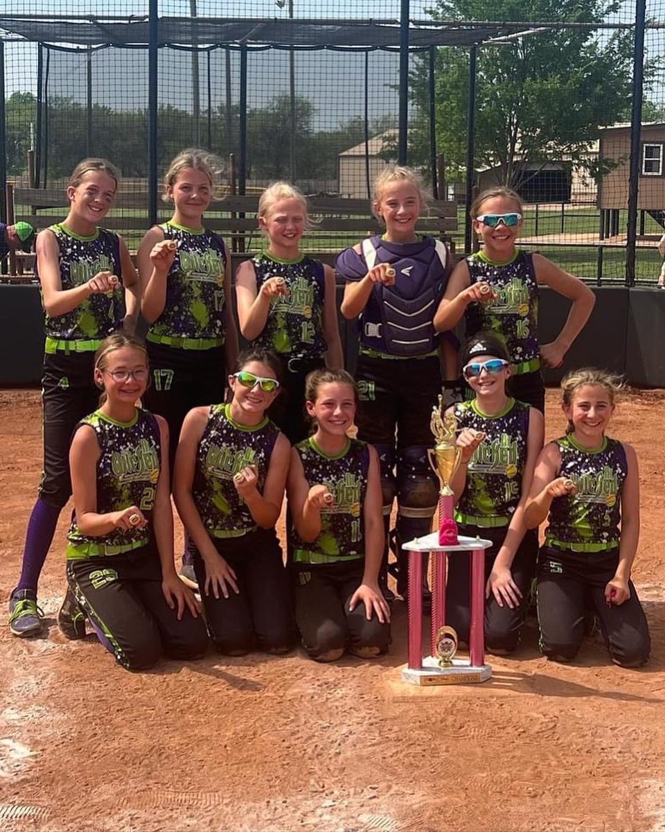 jerethm's tweet photo. Go into bracket play 0-4 (Friday and Saturday were ugly). Sunday these girls killed it winning the 12B championship! Just proves to never give up on yourself or your team! #ozwicked #wichitaks https://t.co/elHfVCiEDt