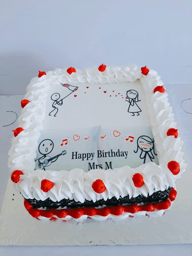 thabanimnyama's tweet photo. First things first, CAAAKKKEEESSSSSS 😍🥰❤ Happy Birthday and Congratulations my love, I'm blessed to be part of every second of your life. Imma enjoy divine cake thanks to @Sweet_Freaks 😍 She always comes through with the best cakes and love it ❤🥰 https://t.co/QH40p5Vv2R
