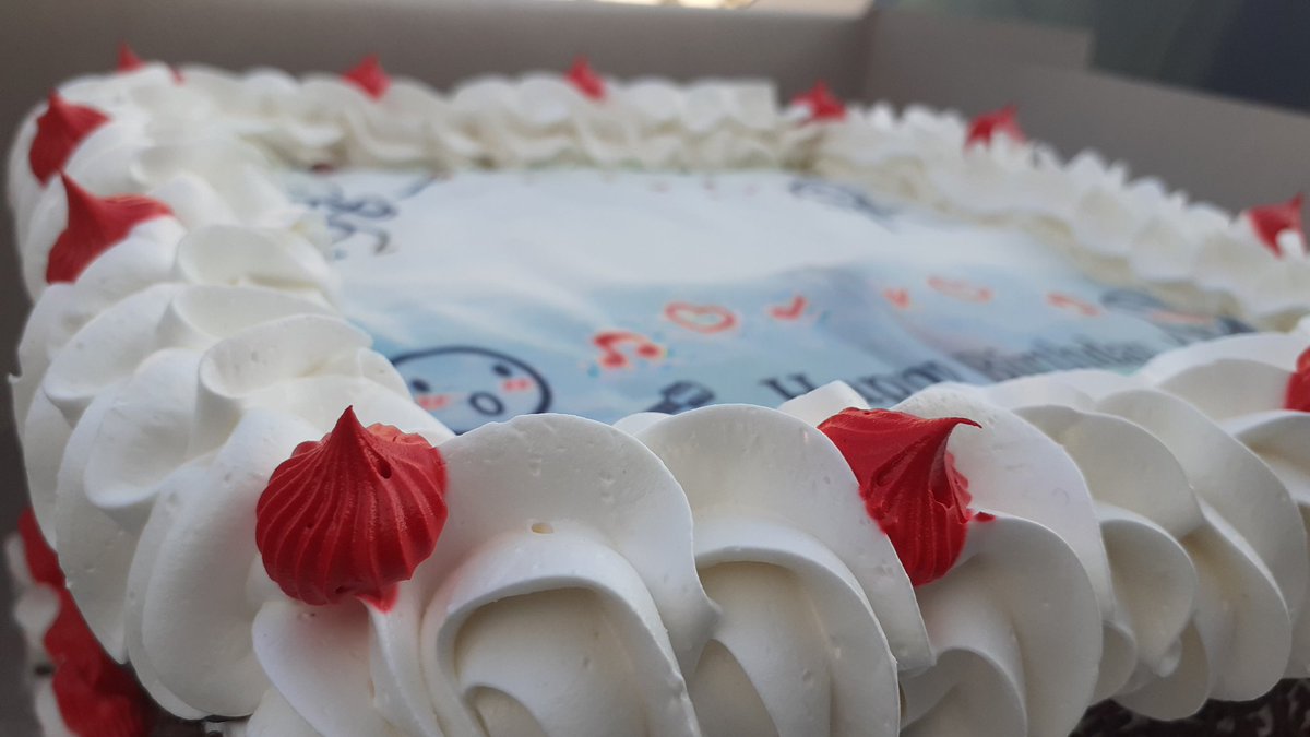 thabanimnyama's tweet photo. First things first, CAAAKKKEEESSSSSS 😍🥰❤ Happy Birthday and Congratulations my love, I'm blessed to be part of every second of your life. Imma enjoy divine cake thanks to @Sweet_Freaks 😍 She always comes through with the best cakes and love it ❤🥰 https://t.co/QH40p5Vv2R