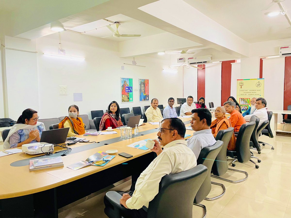 PSSOdisha's tweet photo. Delegates of National Focus Group - NEP 2020 visited Mo School &amp; interacted with the team on ‘Emerging Role of Community in Education’ for curriculum framework development. They appreciated the efforts for hosting world’s largest alumni connect program with community partnership. https://t.co/8EEkSw6qdc