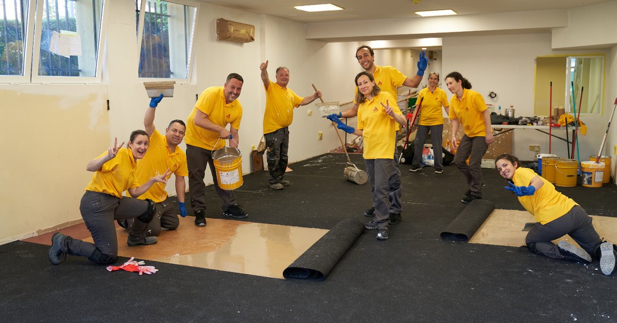 SikaSpain's tweet photo. Semana del #voluntariadocorporativo 

Equipo de #voluntarios de Sika  participan en la #rehabilitación de las instalaciones de la Asociación de Parkinson de Alcobendas y San Sebastián de los Reyes   #Alcosse y de la Asociación de Discapacitados Físicos de Alcobendas #Adifa https://t.co/Yyphc5X8Wh