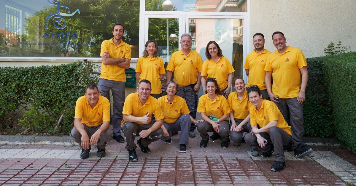 SikaSpain's tweet photo. Semana del #voluntariadocorporativo 

Equipo de #voluntarios de Sika  participan en la #rehabilitación de las instalaciones de la Asociación de Parkinson de Alcobendas y San Sebastián de los Reyes   #Alcosse y de la Asociación de Discapacitados Físicos de Alcobendas #Adifa https://t.co/Yyphc5X8Wh