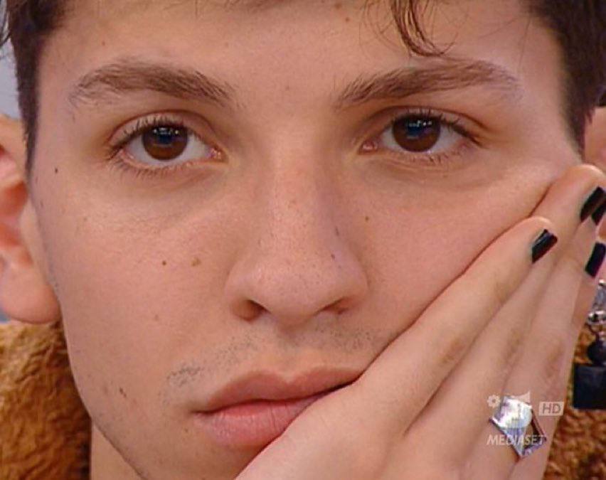 _Always11's tweet photo. Bene, quindi ci siete arrivati che, per ora, ci sono più pro che contro? Mi fa piacere!
#streamstrangis #luigistrangis #luigi #Amici21 #caroligi https://t.co/2Umu5rPemW