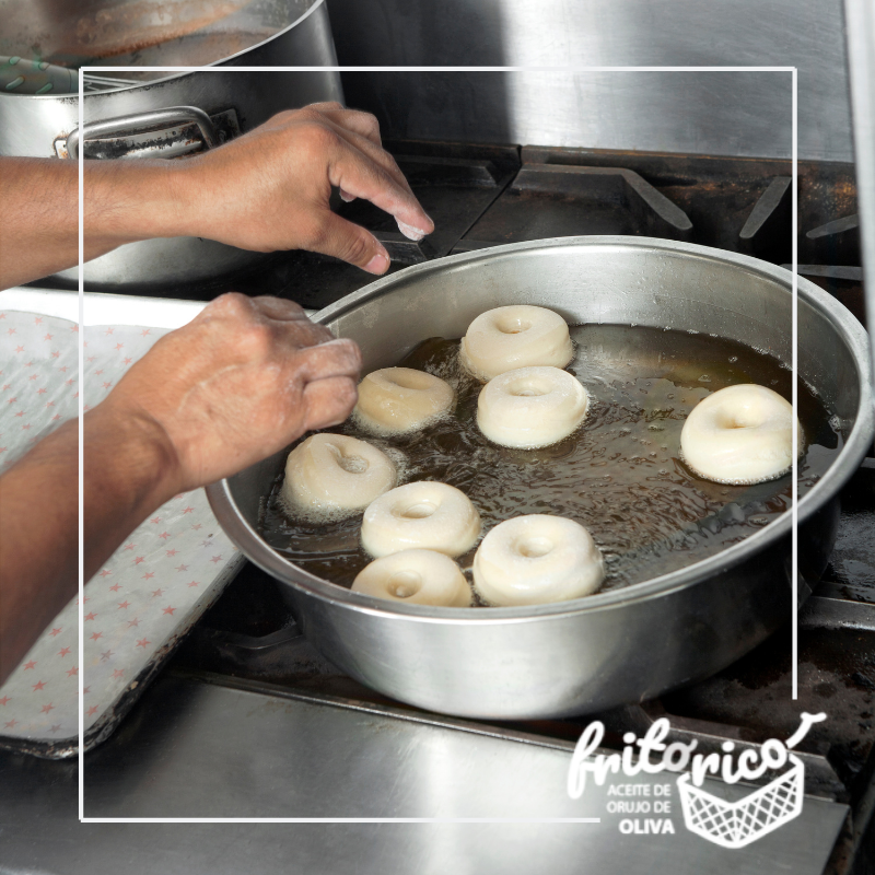 💛 Nunca se debe rebasar el 𝐩𝐮𝐧𝐭𝐨 𝐝𝐞 𝐡𝐮𝐦𝐨 del aceite. Con el exceso de temperatura, el aceite se estropea, humea y forma burbujas que le aportan una textura viscosa.

👉 my.mtr.cool/bnumrxthhx

#fritura #aceitedeorujodeoliva #freir #aceiteparafreir #freidora