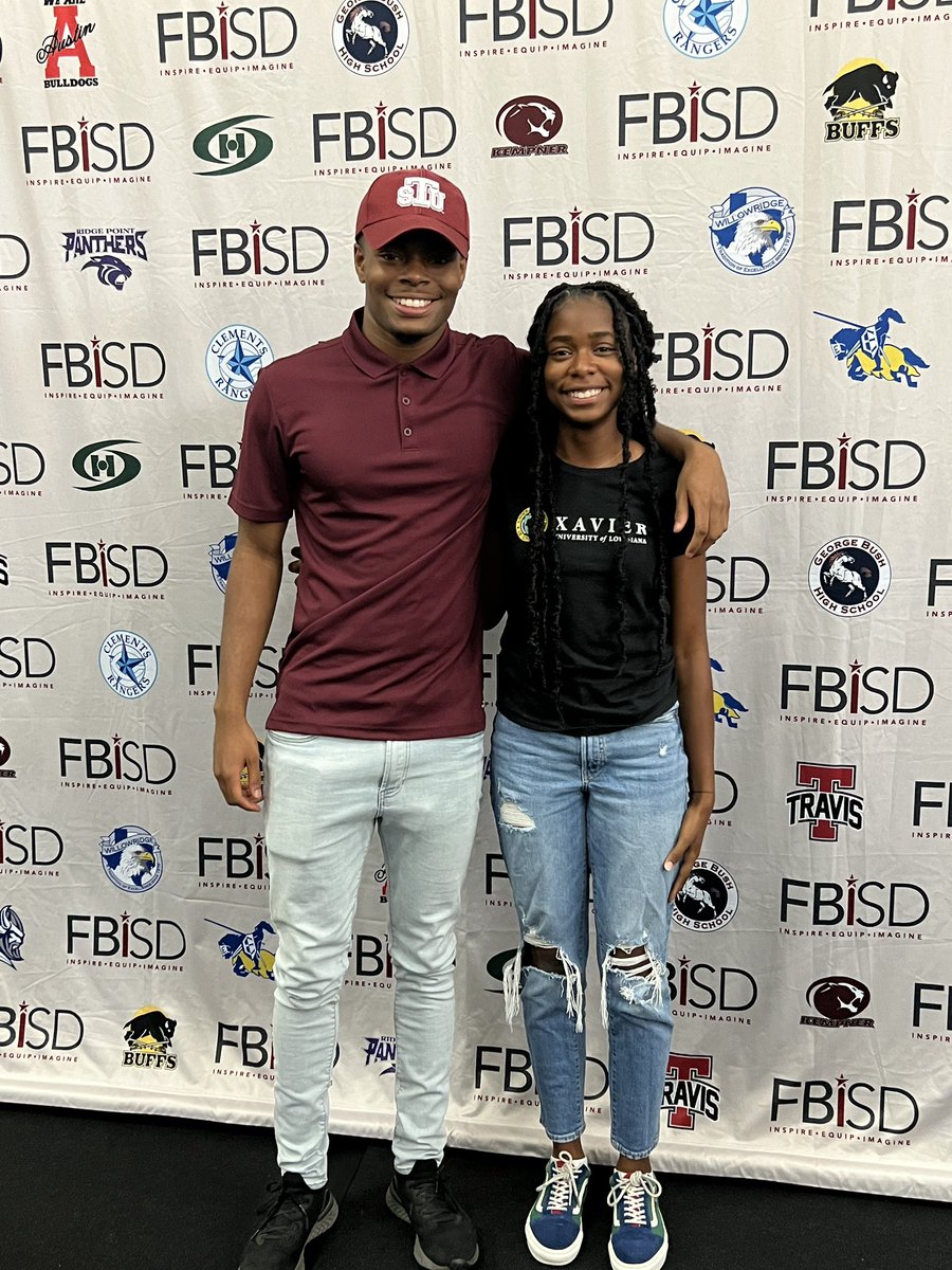 AHSBulldogTrack's tweet photo. These two are IRREPLACEABLE! @JamesautreyIII to @TXSOTigers Track &amp; Field and @jaaadeharris to @xulagold Track &amp; Field are getting some great Student-Athletes! Congratulations ❤️🖤❤️🖤 @FBISDAthletics @AHSBulldogTrack https://t.co/cgqlUBsQIn