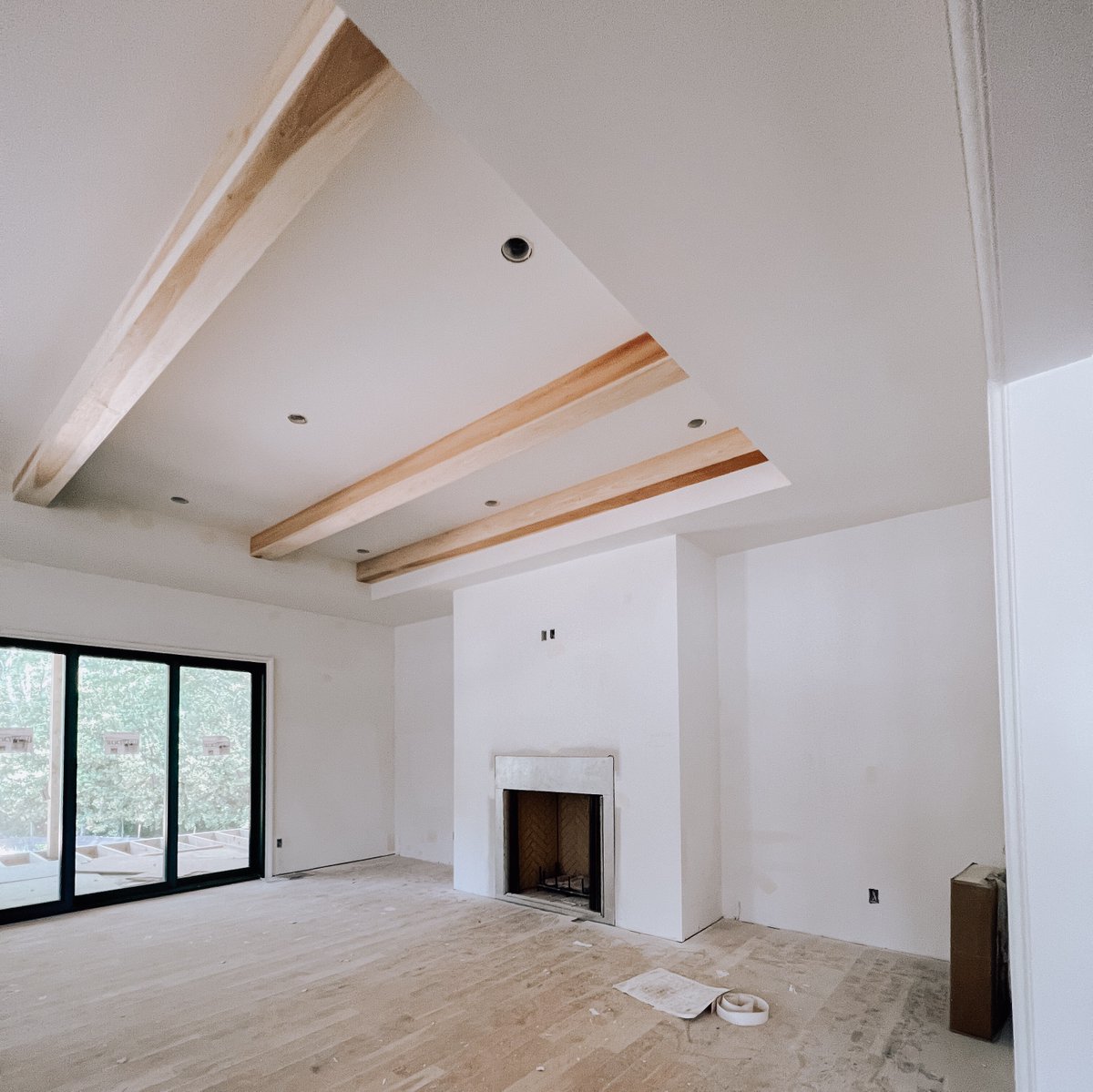 MyVerdeHomes's tweet photo. Envisioning ourselves snuggled up on a winter night infront of this fireplace! 🔥

Listing Agent: @minavazeen 
Interior Design: @susanhilldesign 
Architectural Design: @frusteriodesign https://t.co/OFJaiM2KkL