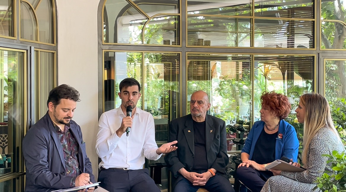 Commodore celebra su ingreso en la <a href="/GuiaMichelin_ES/">La Guía MICHELIN</a> de la mano de <a href="/sundayapp_/">sunday</a> con un evento muy especial “Los secretos de Commodore y otros míticos momentos del Todo Madrid”
<a href="/Almodovarich/">Miguel Ángel</a> <a href="/RosaVillacastin/">rosa villacastin</a> <a href="/pagesvalls/">Marc Pagès</a> <a href="/dfarranz/">David Felipe Arranz</a>