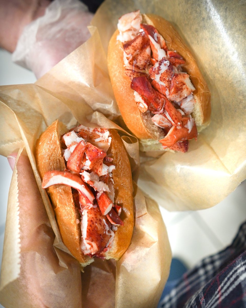 2DineIn's tweet photo. Docks Seafood is the perfect taste of Maine. 

Get it delivered: https://t.co/1zJBTzaMR9

#2DineIn #seafood #TasteofMaine #lobsterroll #DocksSeafood https://t.co/MrQJEamaoC