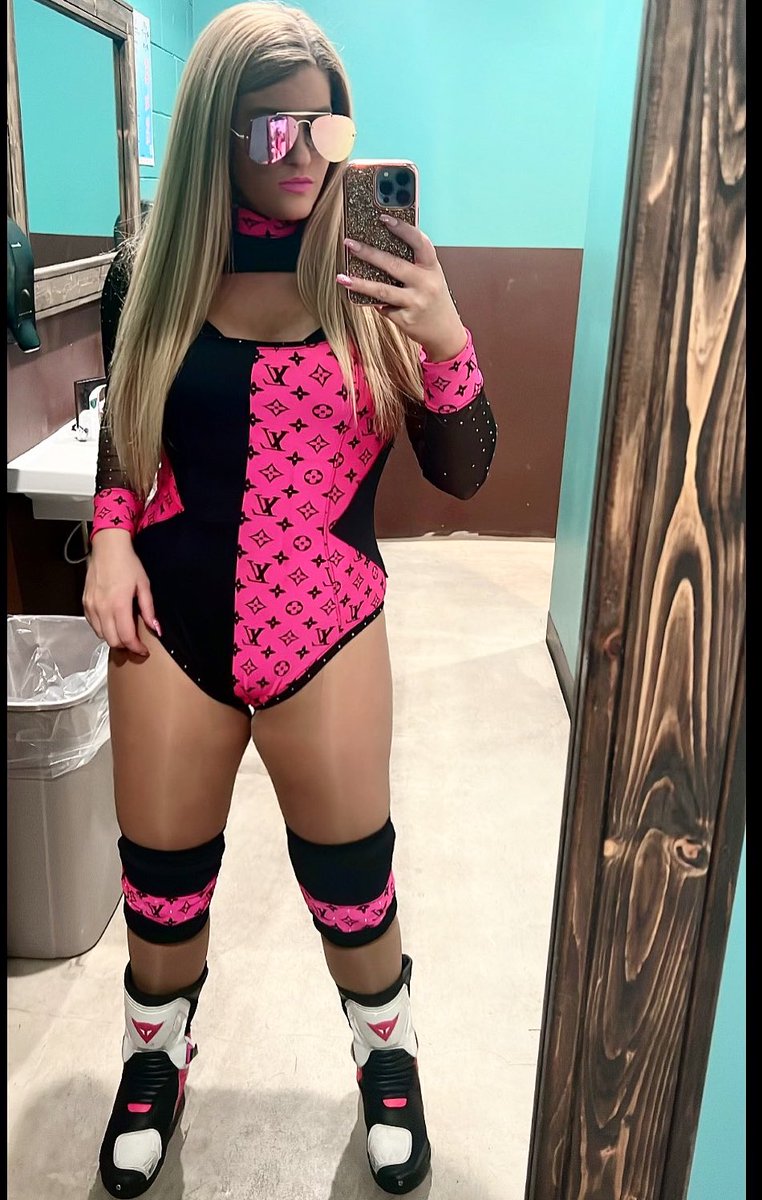 EnglishLeo's tweet photo. #WomanCrushWednesday - @BookMarina25
#DetroitBarbie https://t.co/dNIE4EzFDs
