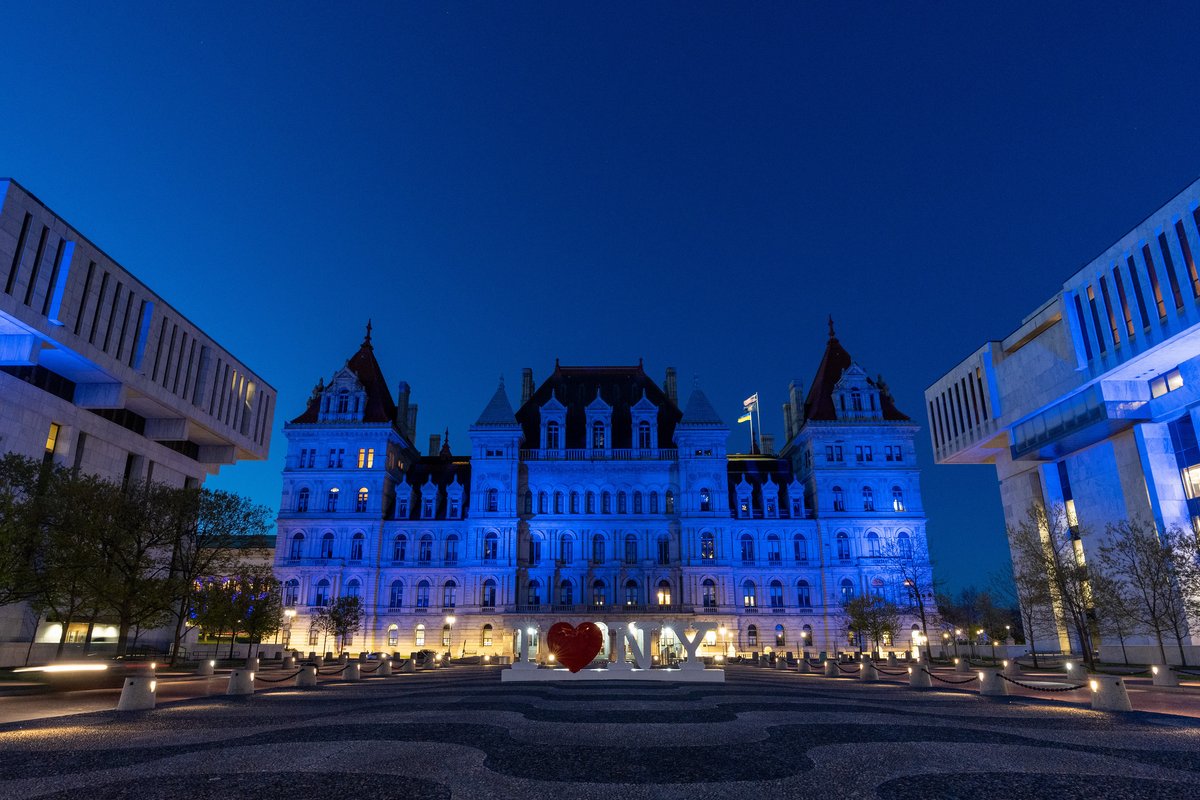 NYGov's tweet photo. Landmarks across New York State were lit blue last night to honor our law enforcement officers who made the ultimate sacrifice to keep our communities safe.

We will be forever thankful for their bravery and selflessness, and their legacies will never be forgotten. https://t.co/1z5UBgFj3D