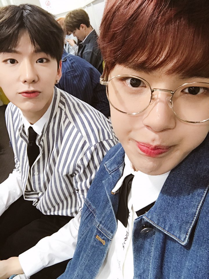 timetokh's tweet photo. 170512 공식 트위터 #민혁 업로드

[#민혁] 세명이서 셀카찍었어요 

#기현 #KIHYUN #몬스타엑스 #MONSTA_X https://t.co/VexcX7ObW3