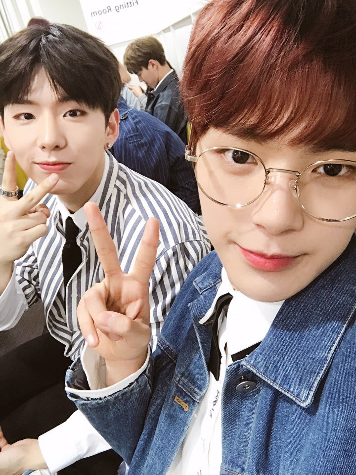 timetokh's tweet photo. 170512 공식 트위터 #민혁 업로드

[#민혁] 세명이서 셀카찍었어요 

#기현 #KIHYUN #몬스타엑스 #MONSTA_X https://t.co/VexcX7ObW3