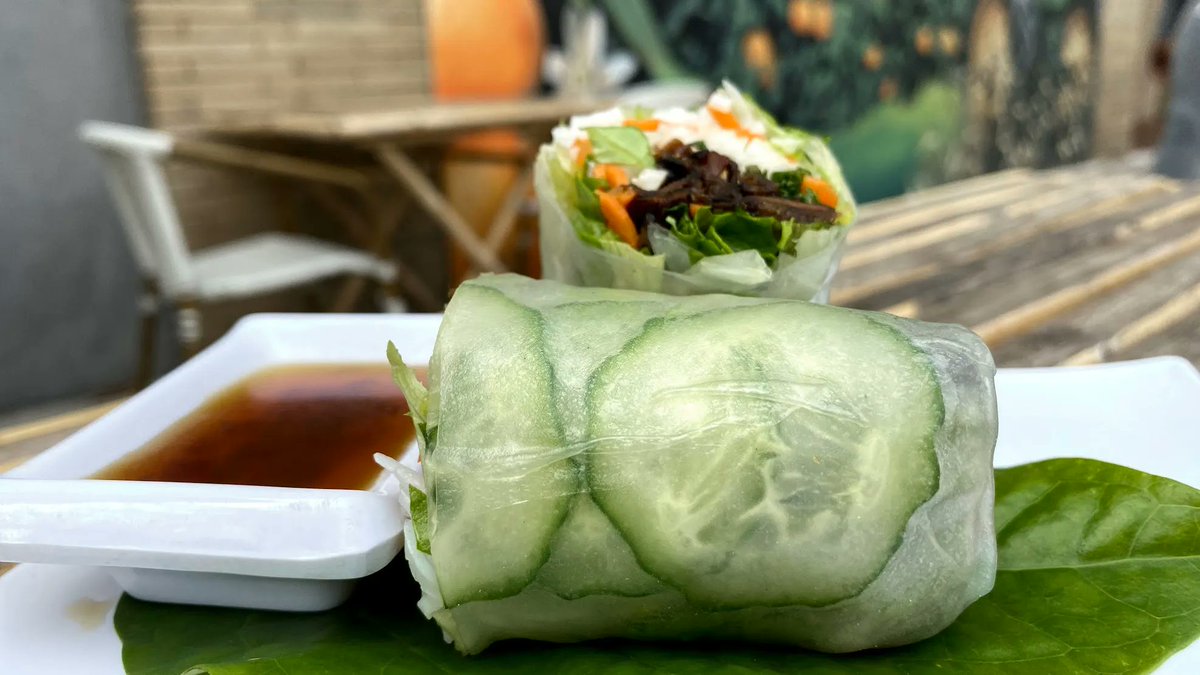 EatBamboozle's tweet photo. Today at Bamboozle you get 1 Fresh Roll FREE when you buy 2! Make a healthy meal of it! #bamboozlecafe #bamboozlechannelside #eatbamboozle #vegan #glutenfree https://t.co/tPoGsBv1cM https://t.co/8xBPUNyreX