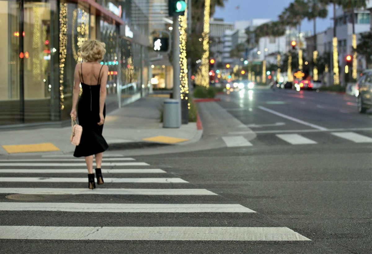 sevincyco's tweet photo. Even if the road is clear, we wait for the light to say “walk” at the crossroads like waiting for someone to signal you to move forward on your journey 🚥 https://t.co/Ne7nopiLuf