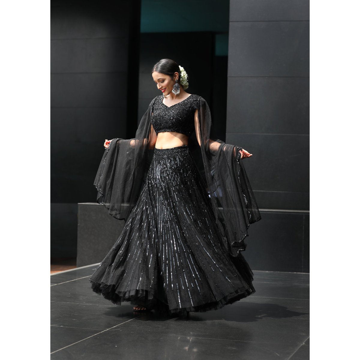 SrinidhiShetty7's tweet photo. 🖤🖤 https://t.co/AV6uANHEOq