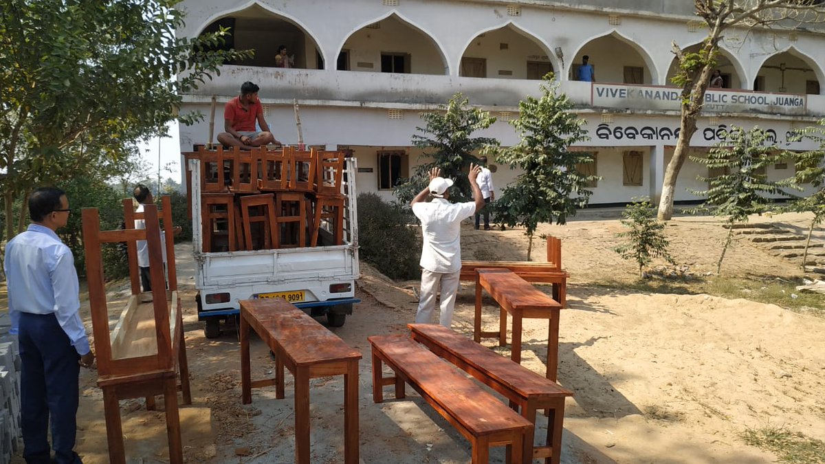 tpscommunity's tweet photo. New classroom furniture in India! #theprojectsolution https://t.co/CXEa3ppUZ8 https://t.co/TupecIgLJd
