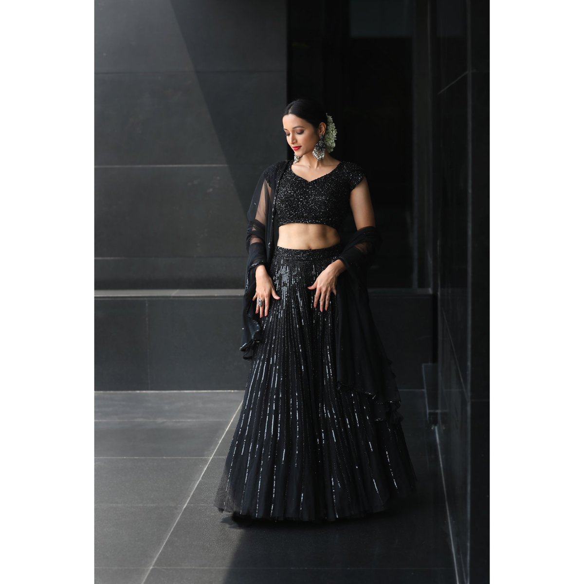 SrinidhiShetty7's tweet photo. 🖤🖤 https://t.co/AV6uANHEOq