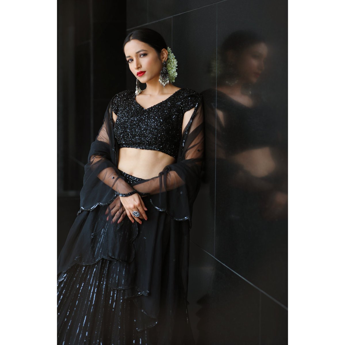 SrinidhiShetty7's tweet photo. 🖤🖤 https://t.co/AV6uANHEOq